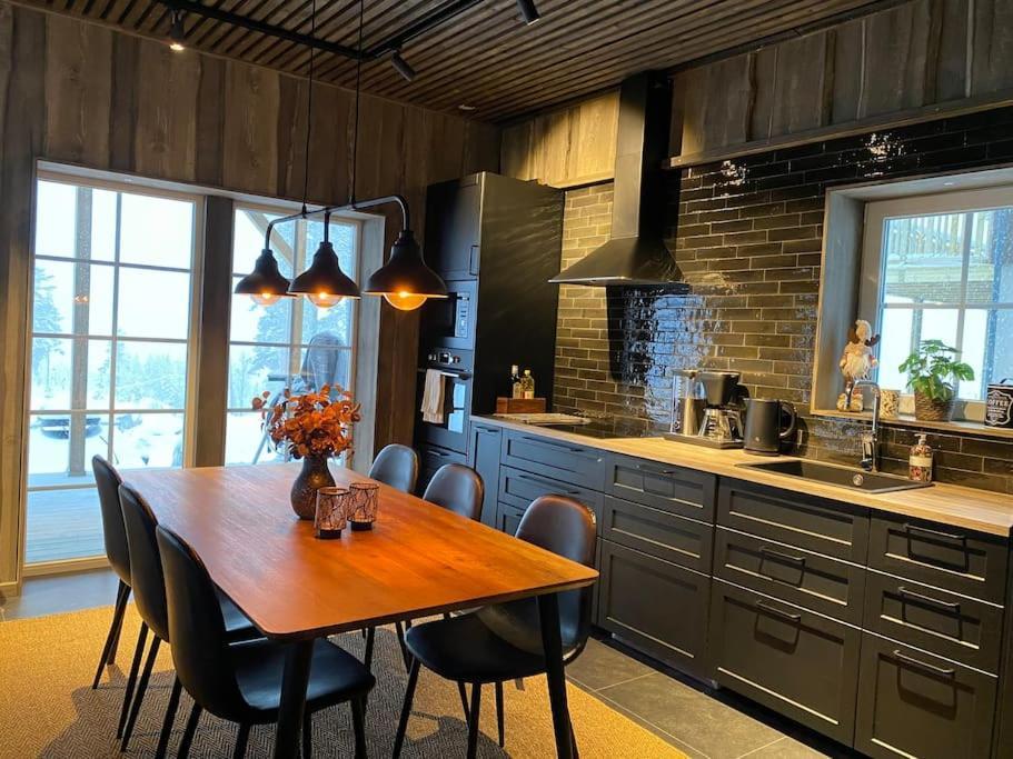 Järvsö Modern Stuga Med Ski Lodge Kaensla מראה חיצוני תמונה